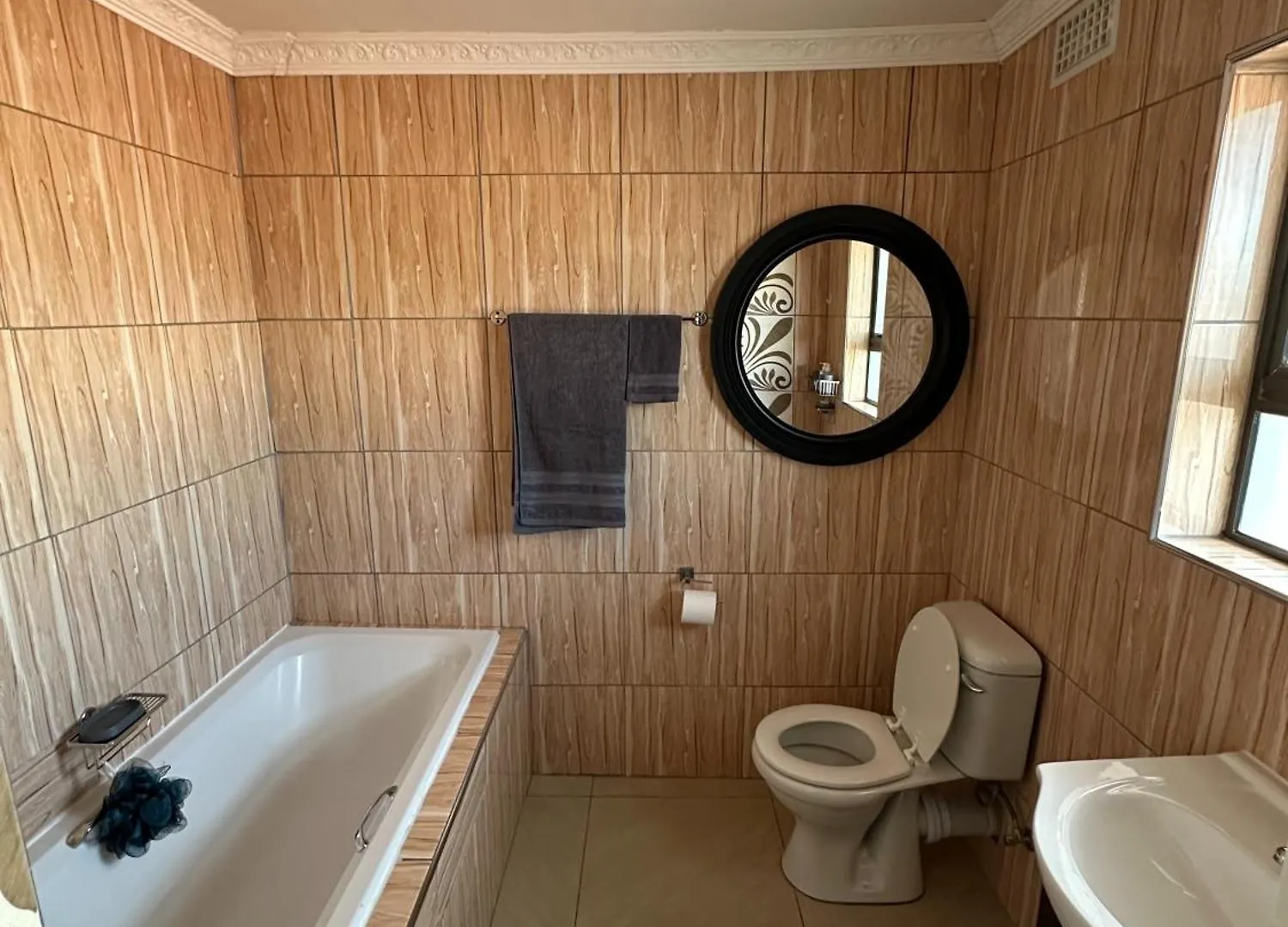 Luxurious 4 Bedroom Family Home Le Cap